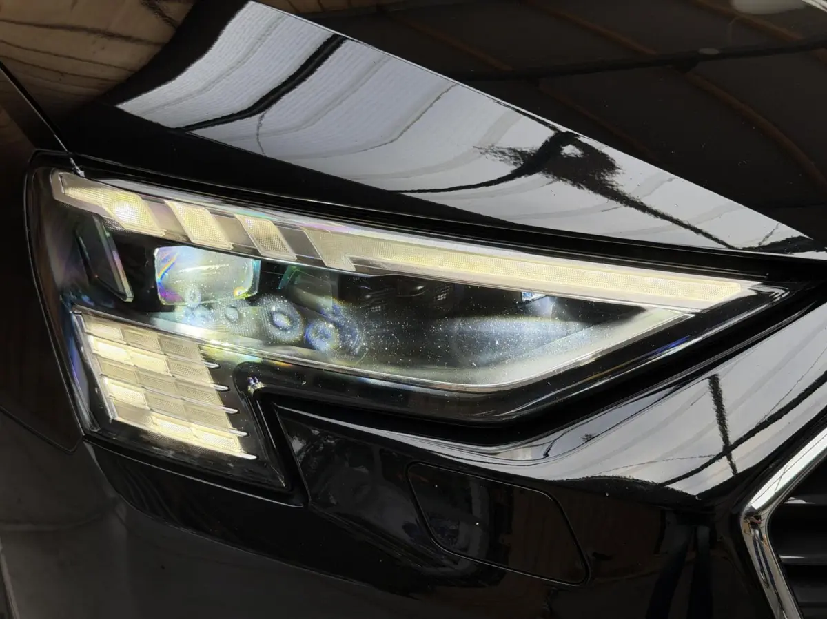 30 TFSI Business edition Automaat | Apple CarPlay/Android Auto | Cruise & climate control | Getint glas | LED matrix koplampen | Lichtmetalen velgen | Navigatiesysteem | Sportvelgen | Parkee
