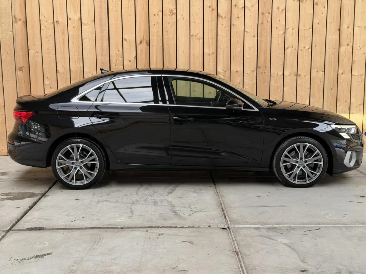 30 TFSI Business edition Automaat | Apple CarPlay/Android Auto | Cruise & climate control | Getint glas | LED matrix koplampen | Lichtmetalen velgen | Navigatiesysteem | Sportvelgen | Parkee