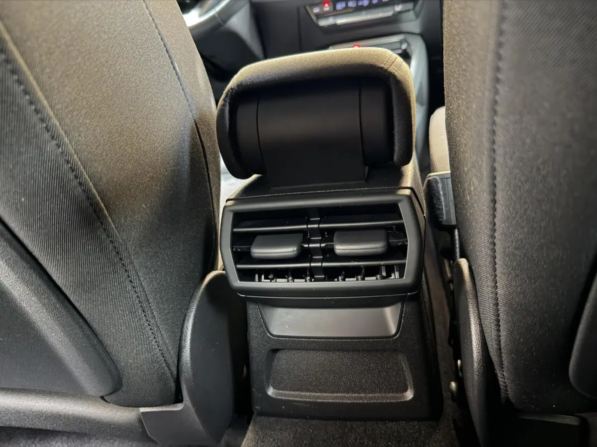 30 TFSI Business edition Automaat | Apple CarPlay/Android Auto | Cruise & climate control | Getint glas | LED matrix koplampen | Lichtmetalen velgen | Navigatiesysteem | Sportvelgen | Parkee