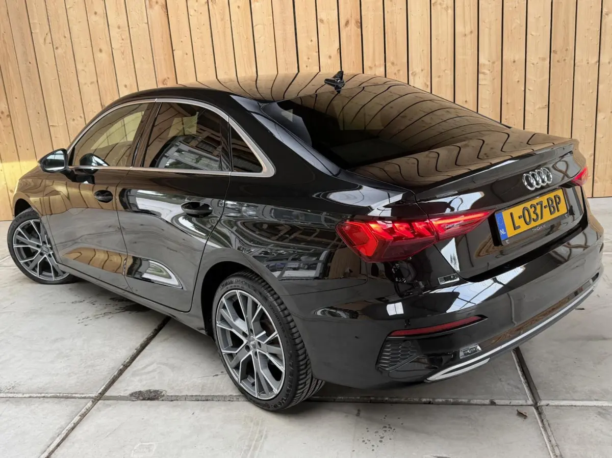 30 TFSI Business edition Automaat | Apple CarPlay/Android Auto | Cruise & climate control | Getint glas | LED matrix koplampen | Lichtmetalen velgen | Navigatiesysteem | Sportvelgen | Parkee