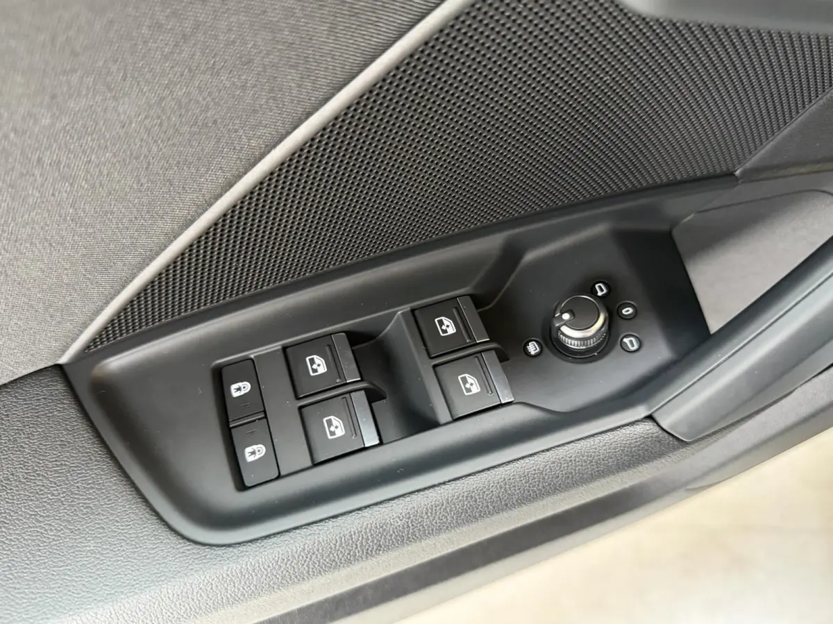 30 TFSI Business edition Automaat | Apple CarPlay/Android Auto | Cruise & climate control | Getint glas | LED matrix koplampen | Lichtmetalen velgen | Navigatiesysteem | Sportvelgen | Parkee