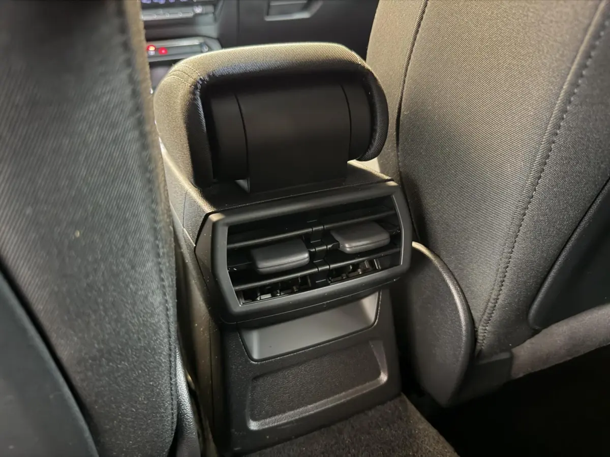 30 TFSI Business edition Automaat | Apple CarPlay/Android Auto | Cruise & climate control | Getint glas | LED matrix koplampen | Lichtmetalen velgen | Navigatiesysteem | Sportvelgen | Parkee