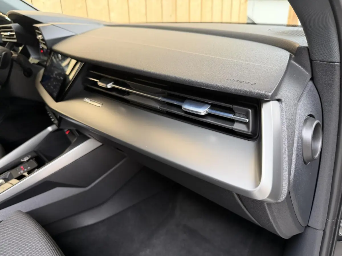 30 TFSI Business edition Automaat | Apple CarPlay/Android Auto | Cruise & climate control | Getint glas | LED matrix koplampen | Lichtmetalen velgen | Navigatiesysteem | Sportvelgen | Parkee