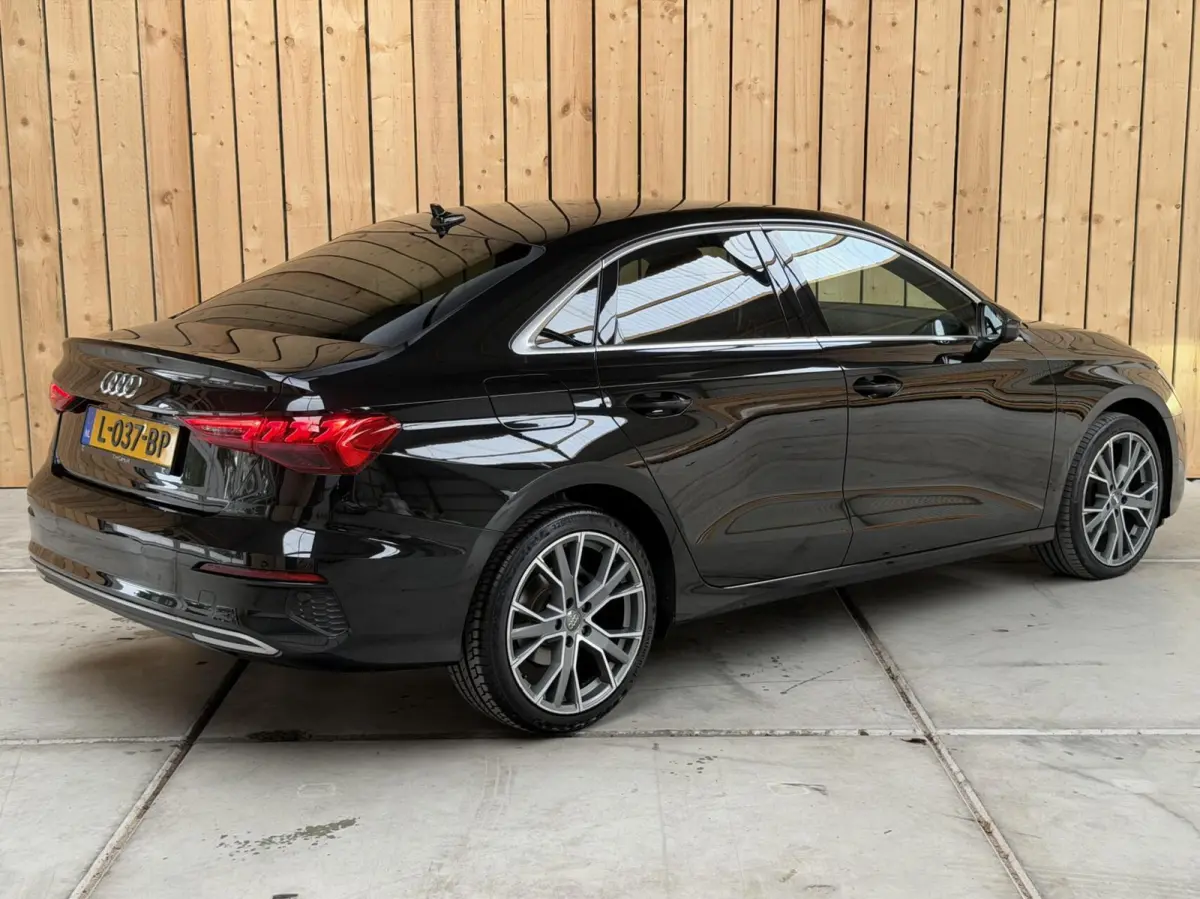 30 TFSI Business edition Automaat | Apple CarPlay/Android Auto | Cruise & climate control | Getint glas | LED matrix koplampen | Lichtmetalen velgen | Navigatiesysteem | Sportvelgen | Parkee