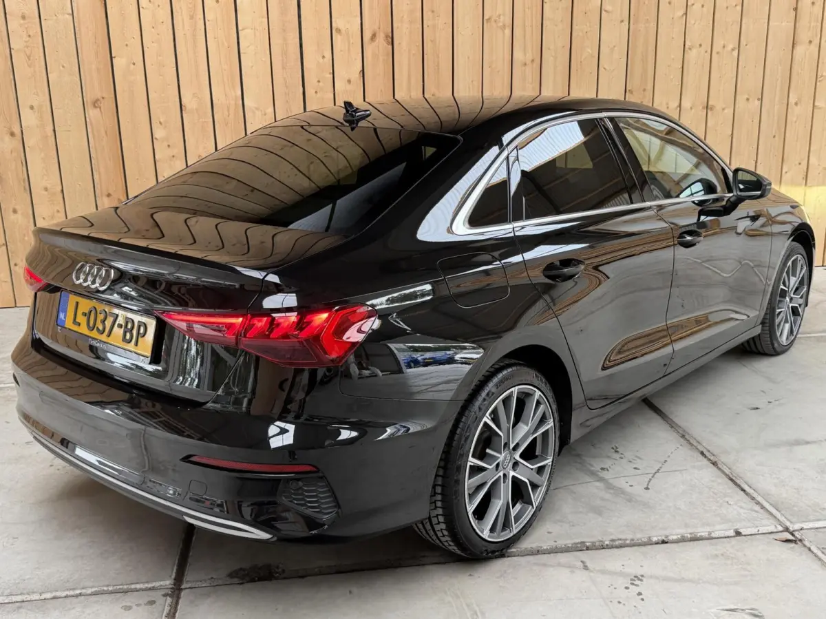 30 TFSI Business edition Automaat | Apple CarPlay/Android Auto | Cruise & climate control | Getint glas | LED matrix koplampen | Lichtmetalen velgen | Navigatiesysteem | Sportvelgen | Parkee