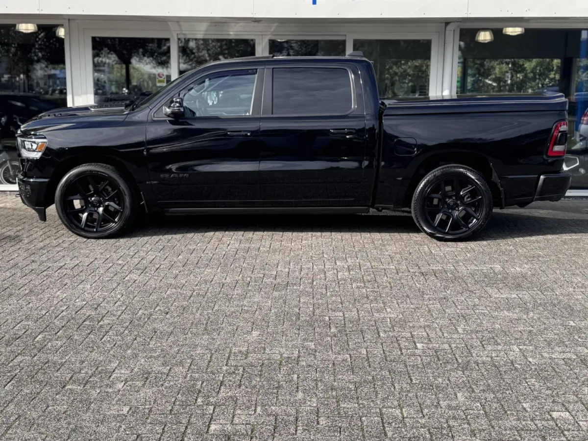 1500 4X4 5.7 V8 4x4 Crew Cab Laramie Sport Night Edition,Head Up,Digital Dash