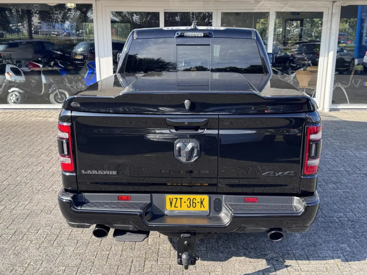 1500 4X4 5.7 V8 4x4 Crew Cab Laramie Sport Night Edition,Head Up,Digital Dash