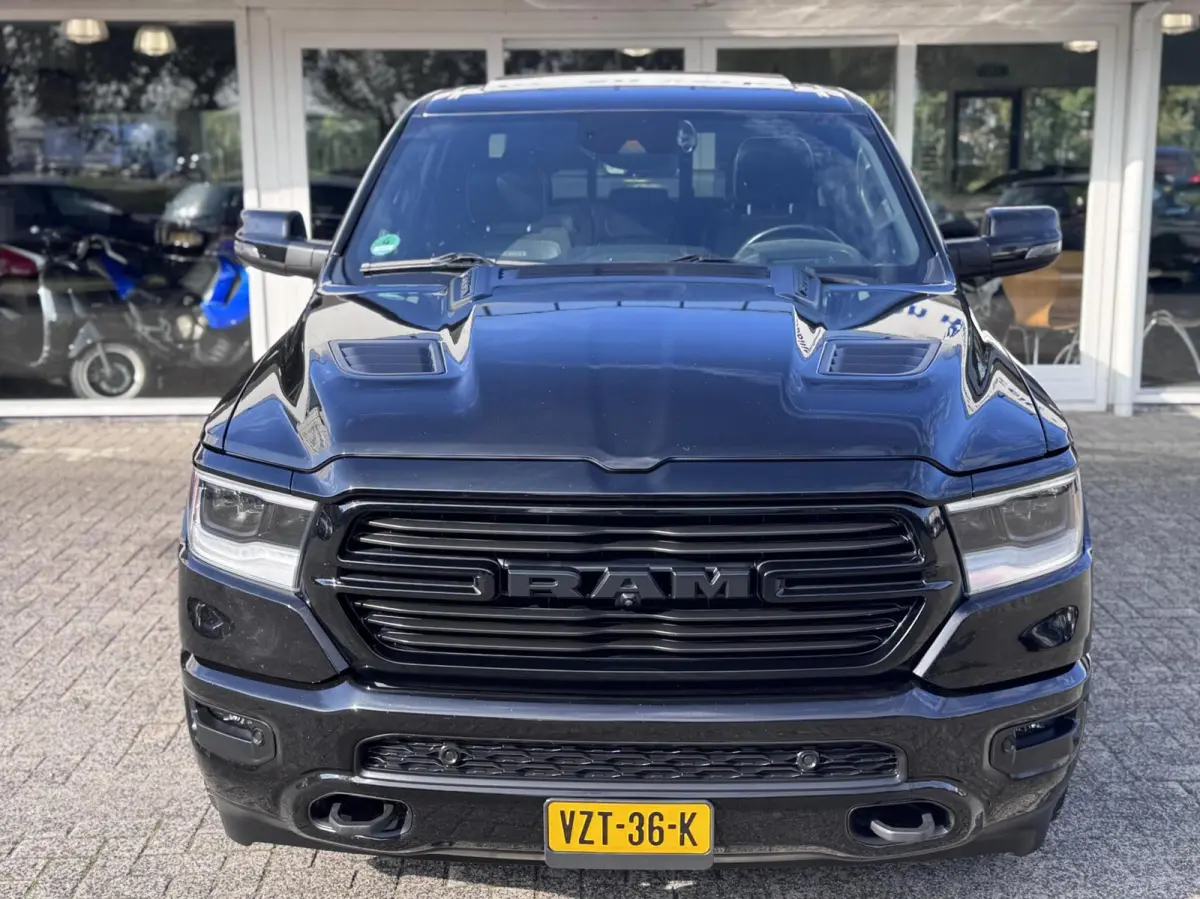 1500 4X4 5.7 V8 4x4 Crew Cab Laramie Sport Night Edition,Head Up,Digital Dash