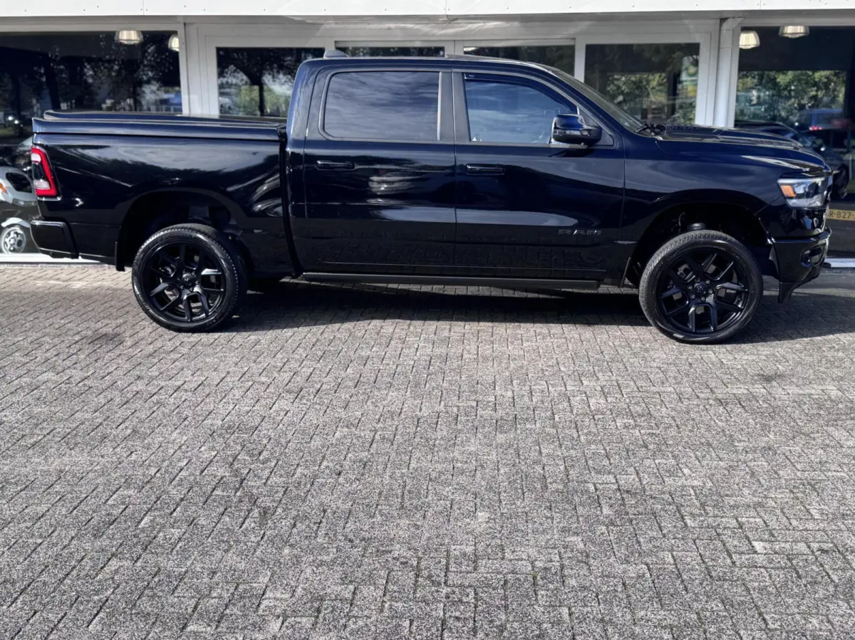 1500 4X4 5.7 V8 4x4 Crew Cab Laramie Sport Night Edition,Head Up,Digital Dash