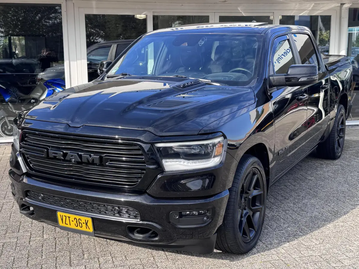 1500 4X4 5.7 V8 4x4 Crew Cab Laramie Sport Night Edition,Head Up,Digital Dash