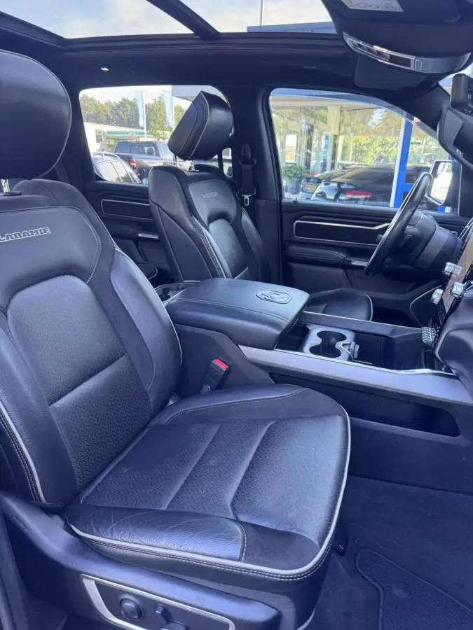 1500 4X4 5.7 V8 4x4 Crew Cab Laramie Sport Night Edition,Head Up,Digital Dash
