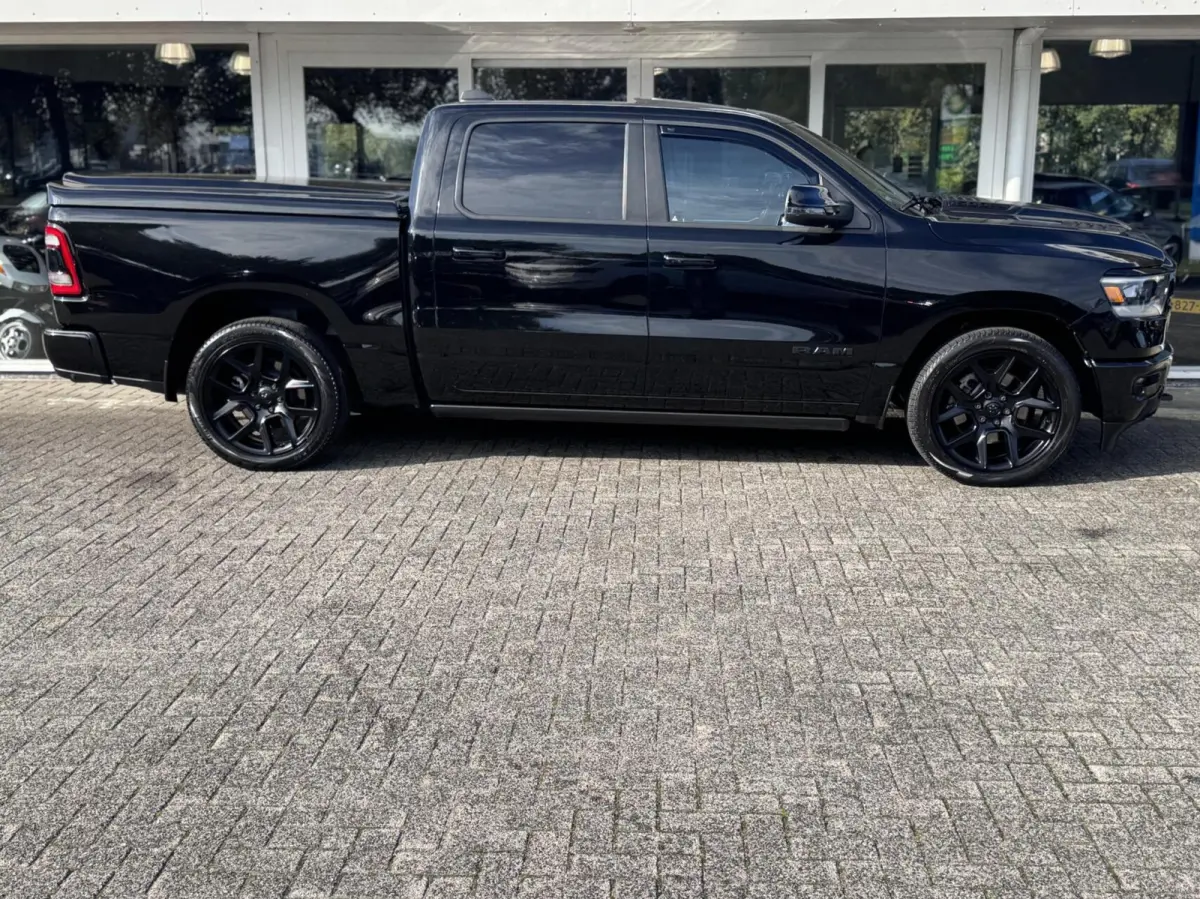 1500 4X4 5.7 V8 4x4 Crew Cab Laramie Sport Night Edition,Head Up,Digital Dash