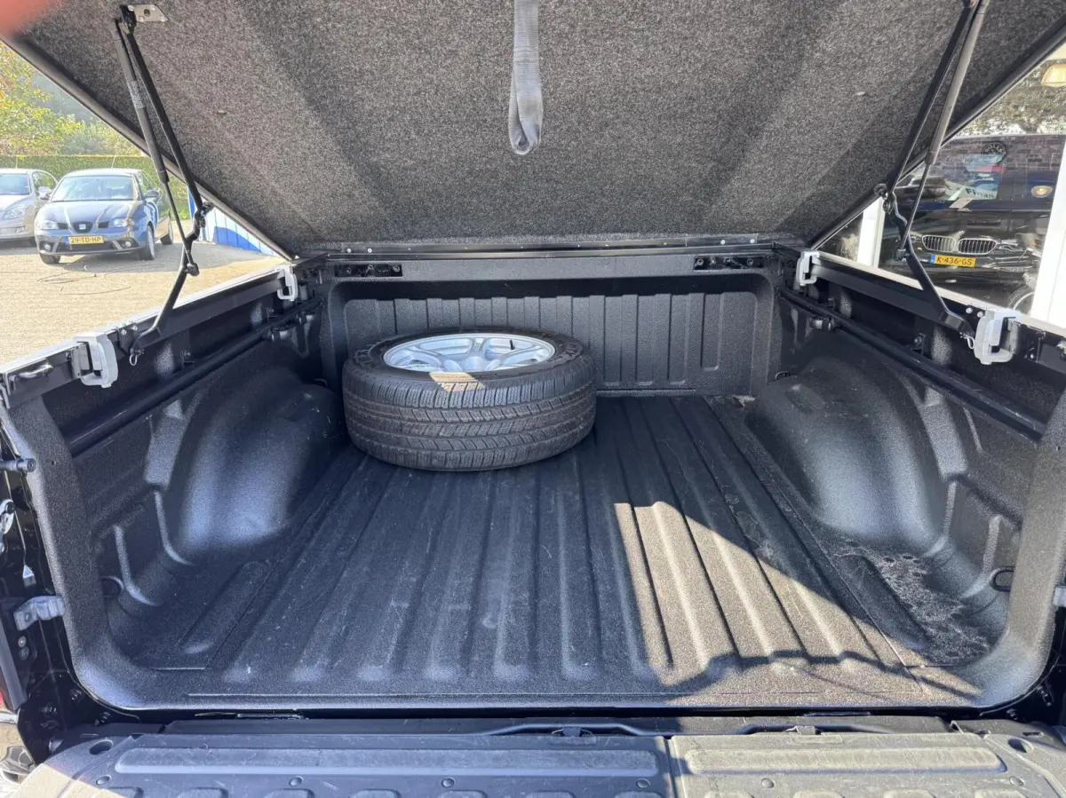 1500 4X4 5.7 V8 4x4 Crew Cab Laramie Sport Night Edition,Head Up,Digital Dash