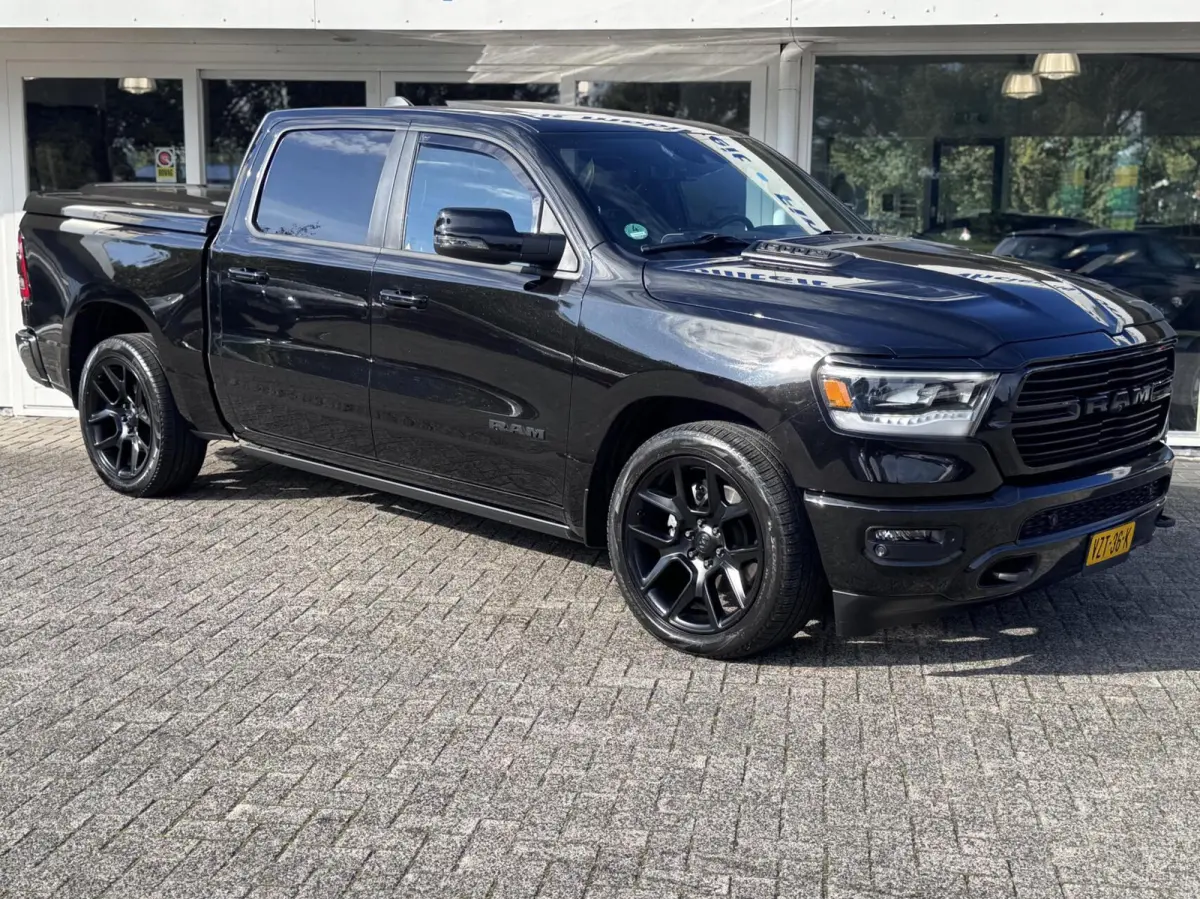 1500 4X4 5.7 V8 4x4 Crew Cab Laramie Sport Night Edition,Head Up,Digital Dash