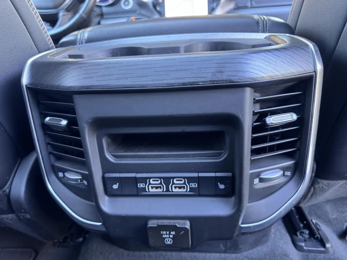1500 4X4 5.7 V8 4x4 Crew Cab Laramie Sport Night Edition,Head Up,Digital Dash