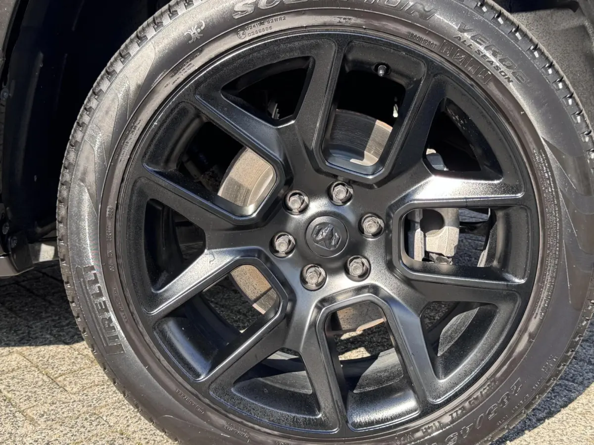 1500 4X4 5.7 V8 4x4 Crew Cab Laramie Sport Night Edition,Head Up,Digital Dash