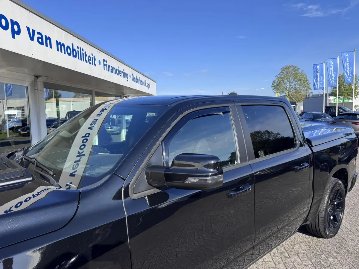 1500 4X4 5.7 V8 4x4 Crew Cab Laramie Sport Night Edition,Head Up,Digital Dash