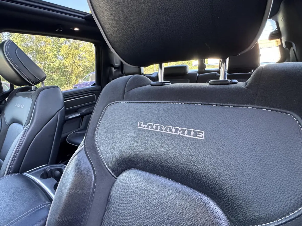 1500 4X4 5.7 V8 4x4 Crew Cab Laramie Sport Night Edition,Head Up,Digital Dash