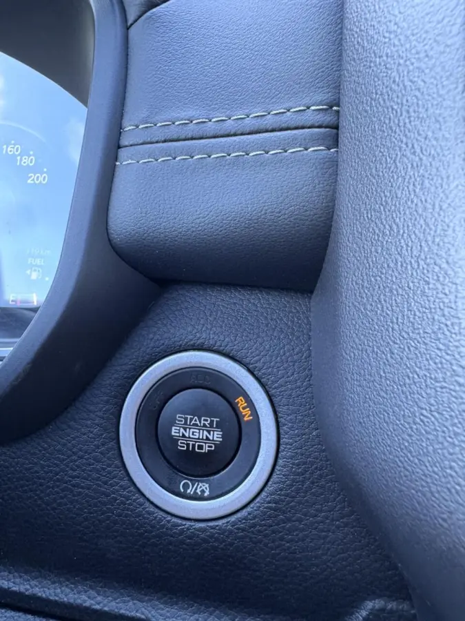 1500 4X4 5.7 V8 4x4 Crew Cab Laramie Sport Night Edition,Head Up,Digital Dash