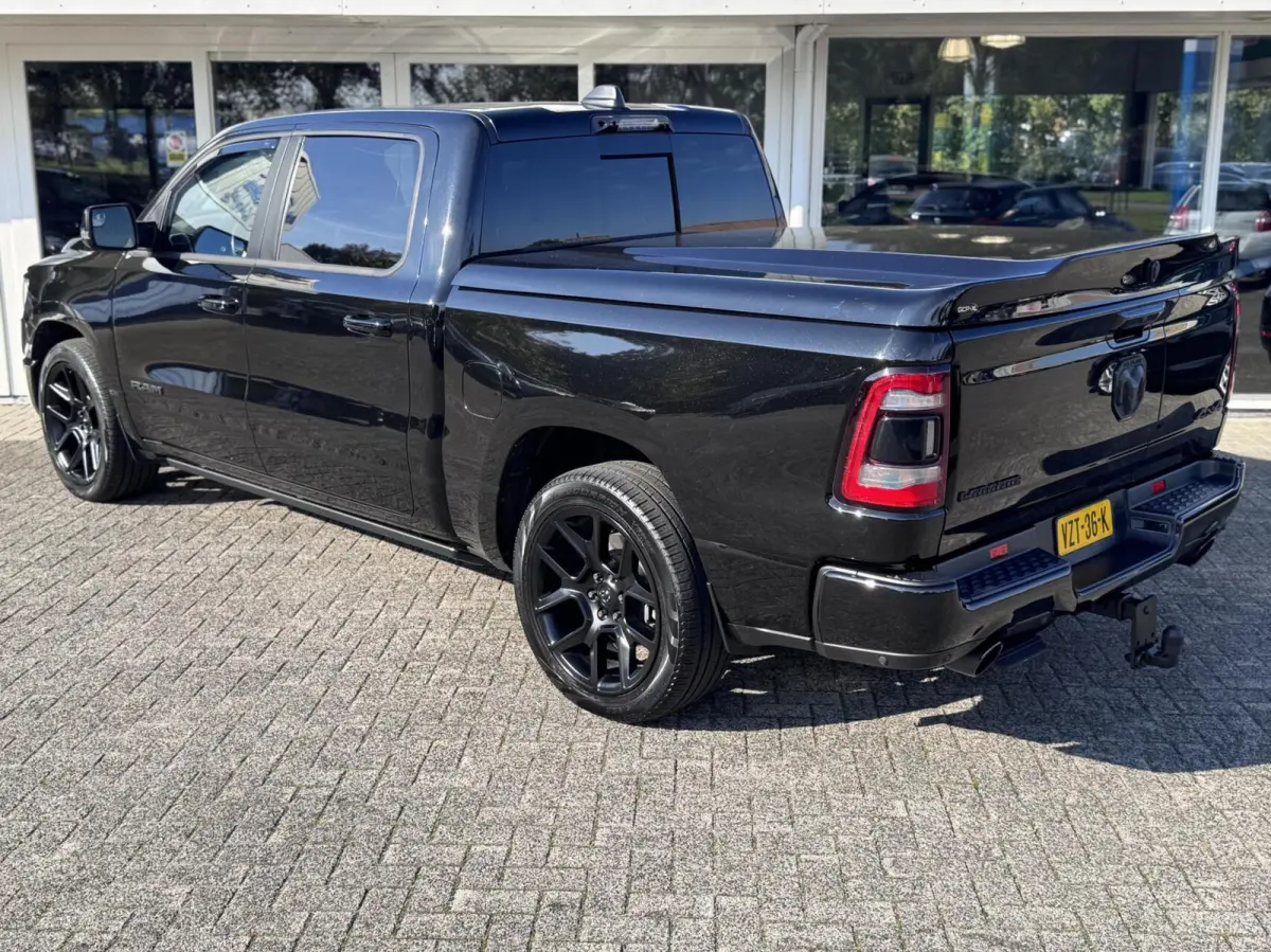 1500 4X4 5.7 V8 4x4 Crew Cab Laramie Sport Night Edition,Head Up,Digital Dash