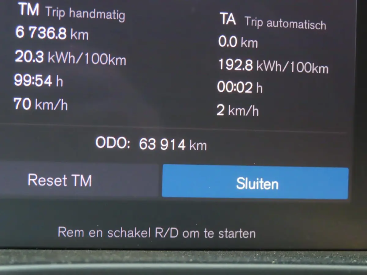 Plus 70 kWh Trekhaak | All Season banden | Zwart Dak | Nubuck
