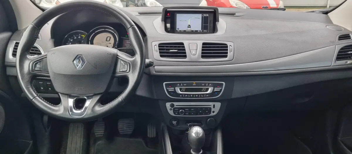 1.2 TCe Limited 116PK | NL AUTO | Nieuwe APK | Trekaak | Onderhoudshistorie | Navigatie | Cruise Control | Climate Control | Parkeersensoren | Getint Glas | 2 Sleutels |