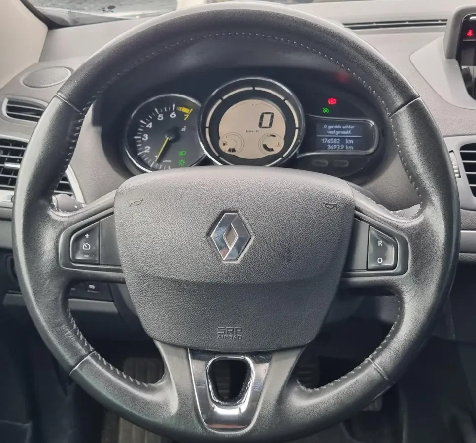 1.2 TCe Limited 116PK | NL AUTO | Nieuwe APK | Trekaak | Onderhoudshistorie | Navigatie | Cruise Control | Climate Control | Parkeersensoren | Getint Glas | 2 Sleutels |