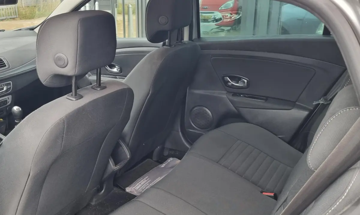 1.2 TCe Limited 116PK | NL AUTO | Nieuwe APK | Trekaak | Onderhoudshistorie | Navigatie | Cruise Control | Climate Control | Parkeersensoren | Getint Glas | 2 Sleutels |