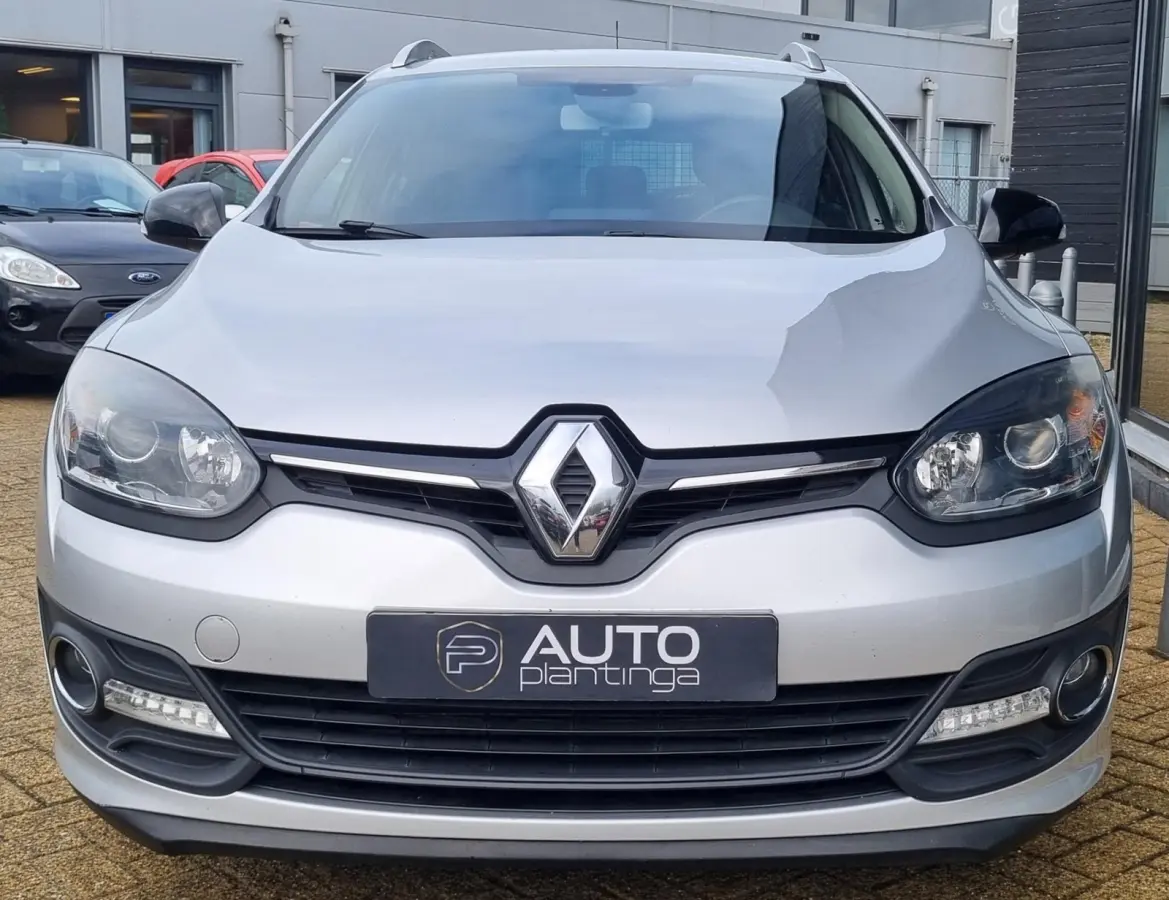 1.2 TCe Limited 116PK | NL AUTO | Nieuwe APK | Trekaak | Onderhoudshistorie | Navigatie | Cruise Control | Climate Control | Parkeersensoren | Getint Glas | 2 Sleutels |