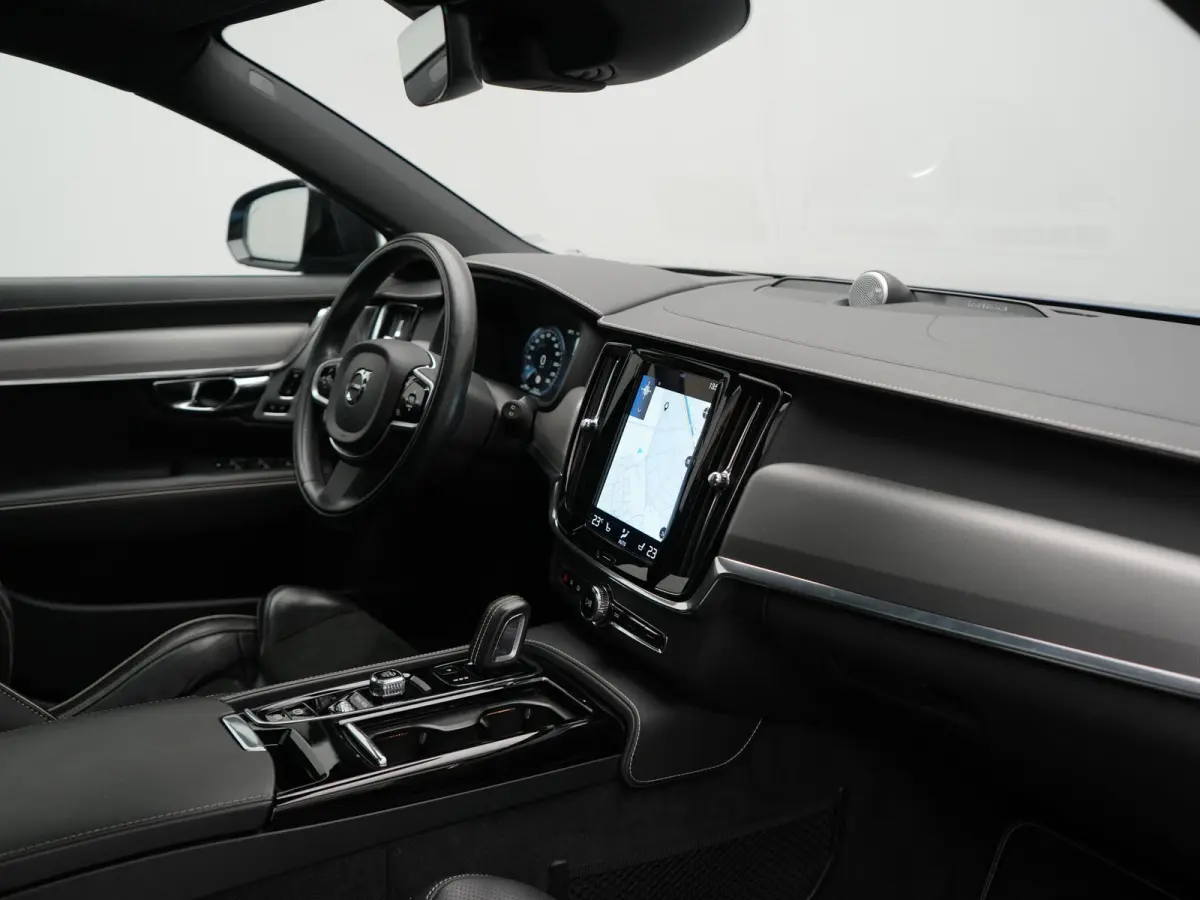 T8 AWD Twin Engine R-Design Polestar Engineerd PHEV 407pk Dealer O.H. | Trekhaak Af Fabriek | Four C Luchtvering | Panodak | Head Up | Adaptive Cruise | Bowers & Wilkins | 360 Camera | Alcan