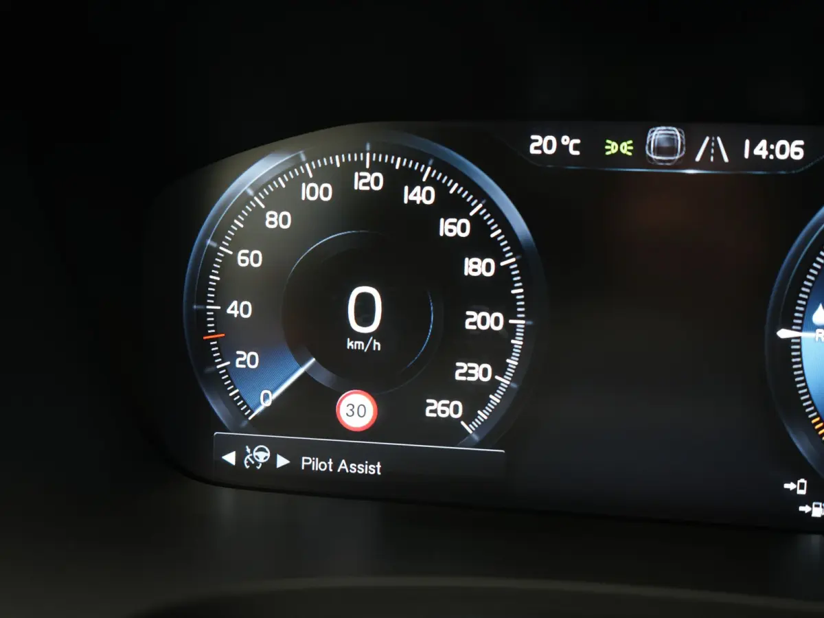 T8 AWD Twin Engine R-Design Polestar Engineerd PHEV 407pk Dealer O.H. | Trekhaak Af Fabriek | Four C Luchtvering | Panodak | Head Up | Adaptive Cruise | Bowers & Wilkins | 360 Camera | Alcan