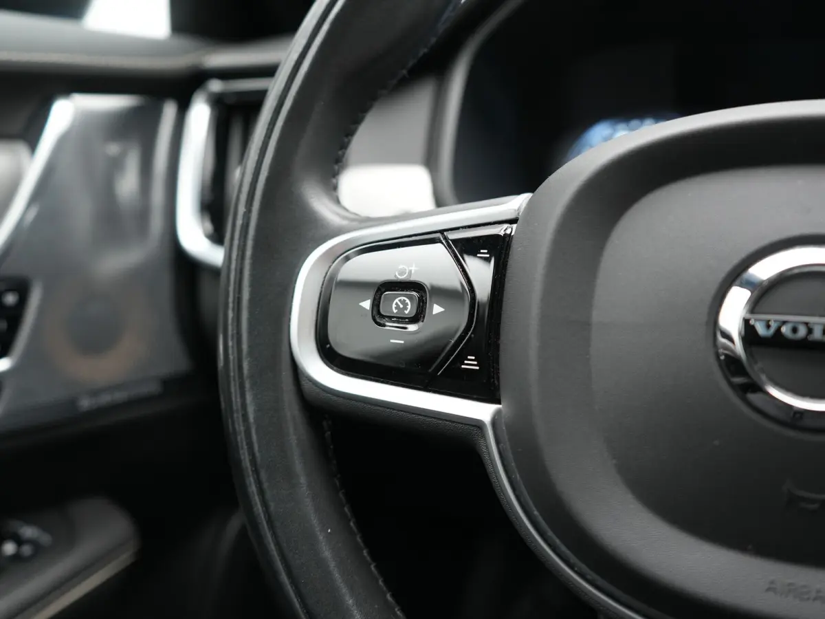T8 AWD Twin Engine R-Design Polestar Engineerd PHEV 407pk Dealer O.H. | Trekhaak Af Fabriek | Four C Luchtvering | Panodak | Head Up | Adaptive Cruise | Bowers & Wilkins | 360 Camera | Alcan