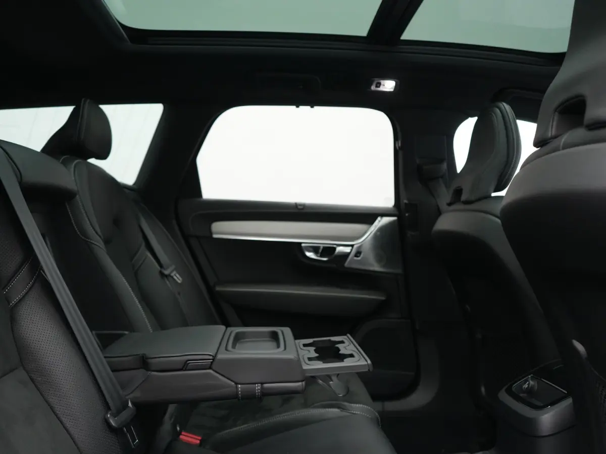 T8 AWD Twin Engine R-Design Polestar Engineerd PHEV 407pk Dealer O.H. | Trekhaak Af Fabriek | Four C Luchtvering | Panodak | Head Up | Adaptive Cruise | Bowers & Wilkins | 360 Camera | Alcan
