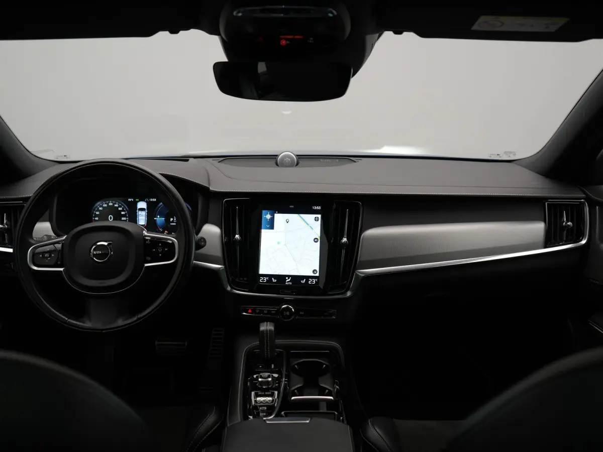 T8 AWD Twin Engine R-Design Polestar Engineerd PHEV 407pk Dealer O.H. | Trekhaak Af Fabriek | Four C Luchtvering | Panodak | Head Up | Adaptive Cruise | Bowers & Wilkins | 360 Camera | Alcan