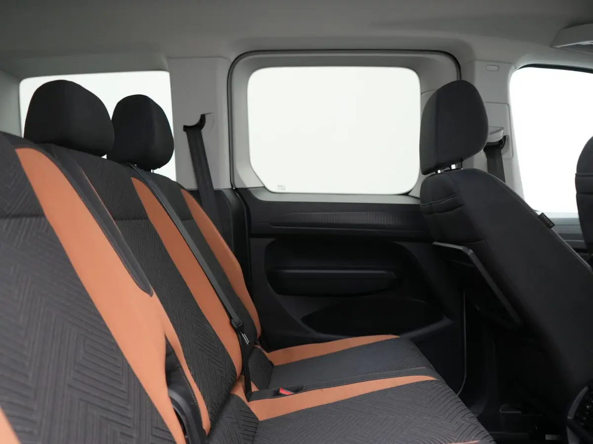 5 Persoons 1.5 TSI Panamericana Automaat DSG 115pk Dealer O.H. | Adaptive Cruise | Camera | Stoelverwarming | Apple Carplay | BLIS | Navigatie | DAB | IQ Drive | Travel Assist | Draadloze Te