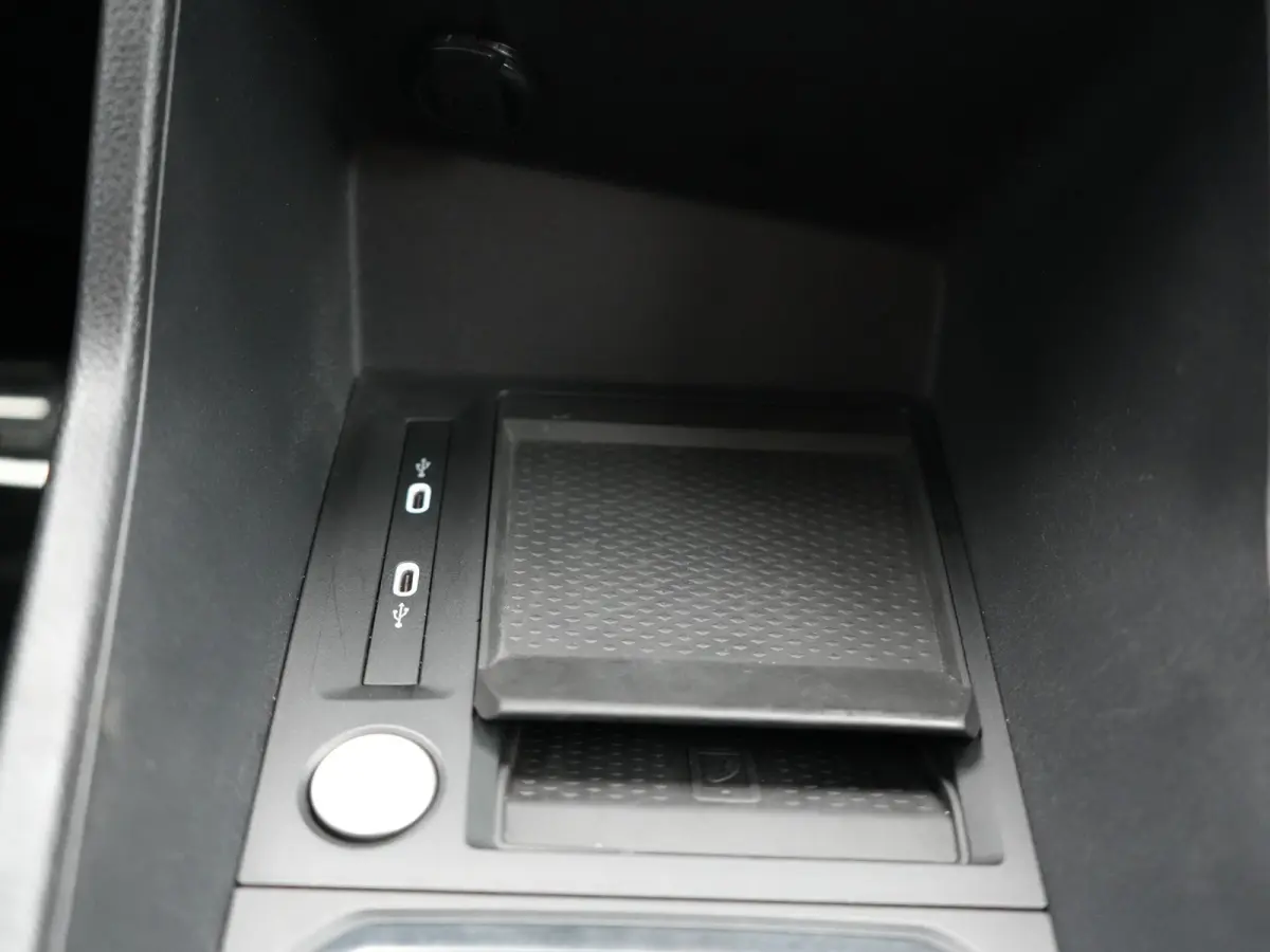 5 Persoons 1.5 TSI Panamericana Automaat DSG 115pk Dealer O.H. | Adaptive Cruise | Camera | Stoelverwarming | Apple Carplay | BLIS | Navigatie | DAB | IQ Drive | Travel Assist | Draadloze Te