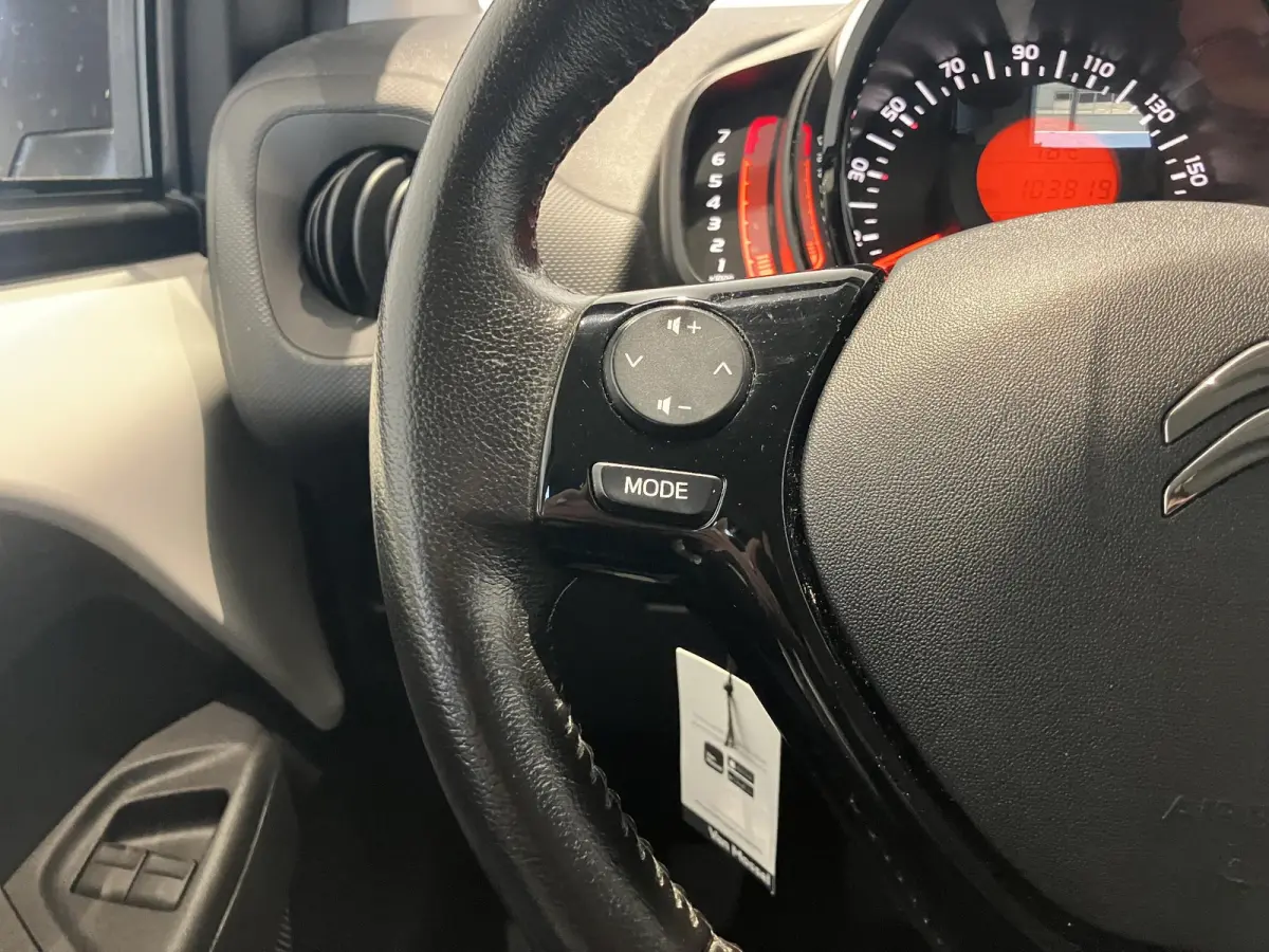1.0 VTi Feel l Airco l Zuinig l Bluetooth l Elek. ramen voor | Led |