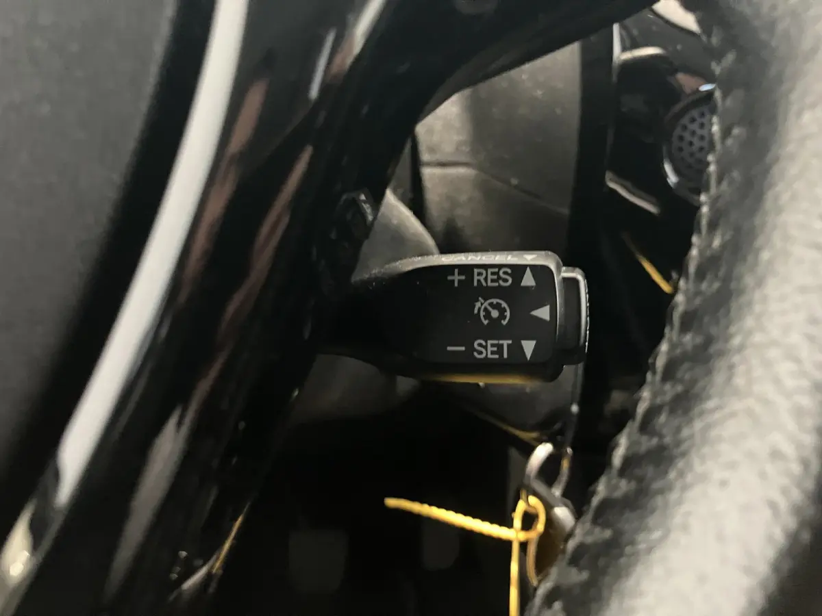 1.0 VTi Feel l Airco l Zuinig l Bluetooth l Elek. ramen voor | Led |