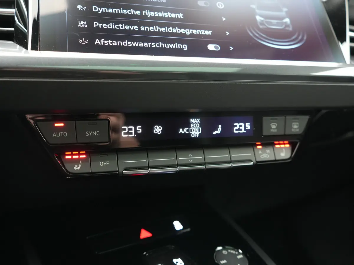 35 2x S Line 55 kWh 170pk | SOH 93% | Panodak | Adaptive Cruise | Lederen Sportstoelen & Stuur Verwarmd | Camera | Keyless | 21"L.M | Navigatie | DAB |