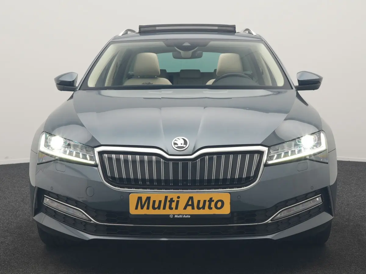 1.4 TSI iV Laurin & Klement PHEV 218pk Dealer O.H. | Trekhaak Af Fabriek | Panodak | Adaptive Cruise | 360 Camera | Canton Audio | Lederen Comfortstoelen Massage & Ventilatie & Memory | Crys