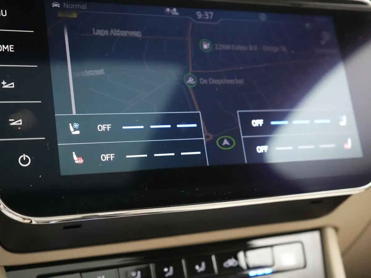 1.4 TSI iV Laurin & Klement PHEV 218pk Dealer O.H. | Trekhaak Af Fabriek | Panodak | Adaptive Cruise | 360 Camera | Canton Audio | Lederen Comfortstoelen Massage & Ventilatie & Memory | Crys