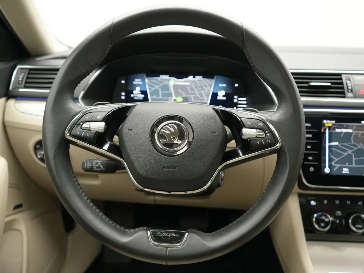 1.4 TSI iV Laurin & Klement PHEV 218pk Dealer O.H. | Trekhaak Af Fabriek | Panodak | Adaptive Cruise | 360 Camera | Canton Audio | Lederen Comfortstoelen Massage & Ventilatie & Memory | Crys