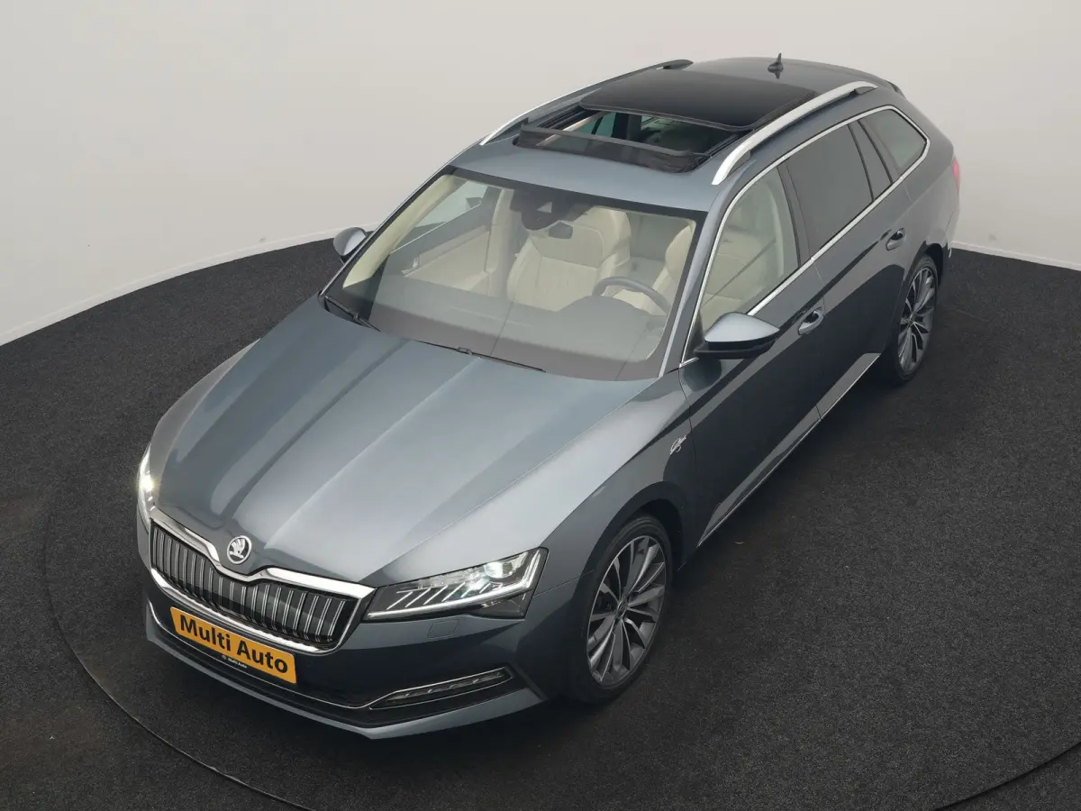 1.4 TSI iV Laurin & Klement PHEV 218pk Dealer O.H. | Trekhaak Af Fabriek | Panodak | Adaptive Cruise | 360 Camera | Canton Audio | Lederen Comfortstoelen Massage & Ventilatie & Memory | Crys