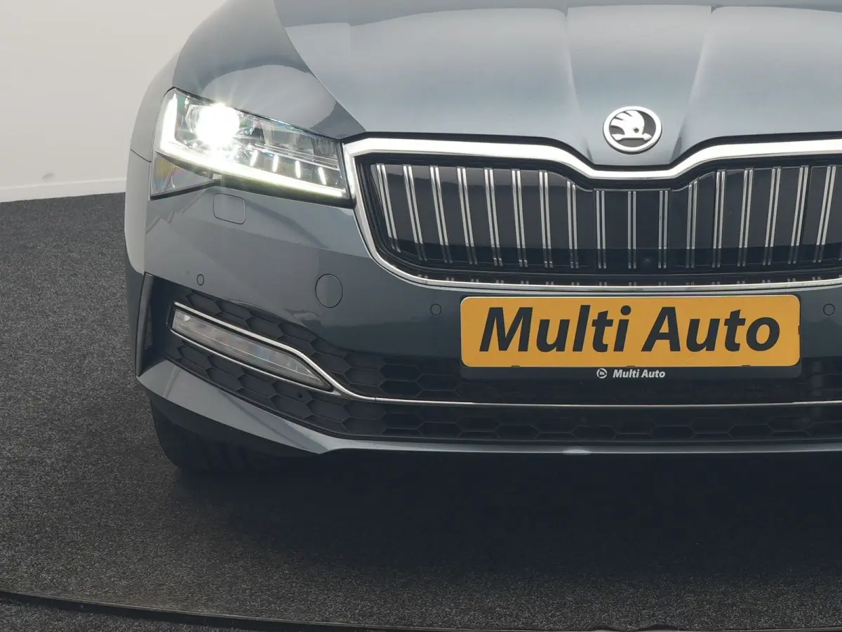 1.4 TSI iV Laurin & Klement PHEV 218pk Dealer O.H. | Trekhaak Af Fabriek | Panodak | Adaptive Cruise | 360 Camera | Canton Audio | Lederen Comfortstoelen Massage & Ventilatie & Memory | Crys