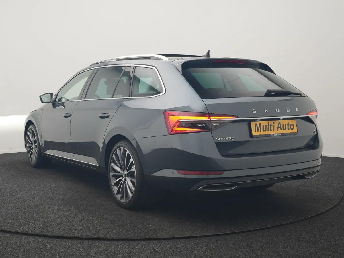 1.4 TSI iV Laurin & Klement PHEV 218pk Dealer O.H. | Trekhaak Af Fabriek | Panodak | Adaptive Cruise | 360 Camera | Canton Audio | Lederen Comfortstoelen Massage & Ventilatie & Memory | Crys