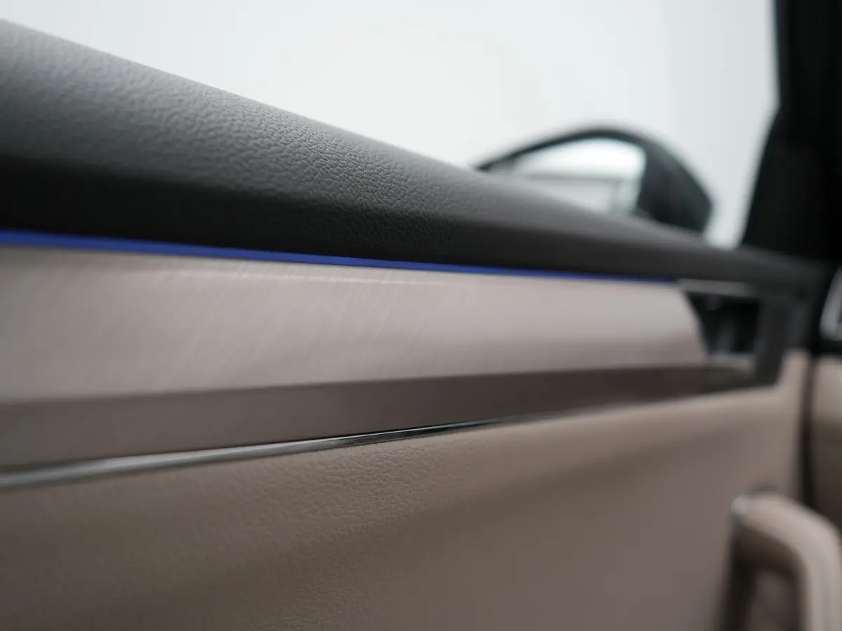 1.4 TSI iV Laurin & Klement PHEV 218pk Dealer O.H. | Trekhaak Af Fabriek | Panodak | Adaptive Cruise | 360 Camera | Canton Audio | Lederen Comfortstoelen Massage & Ventilatie & Memory | Crys