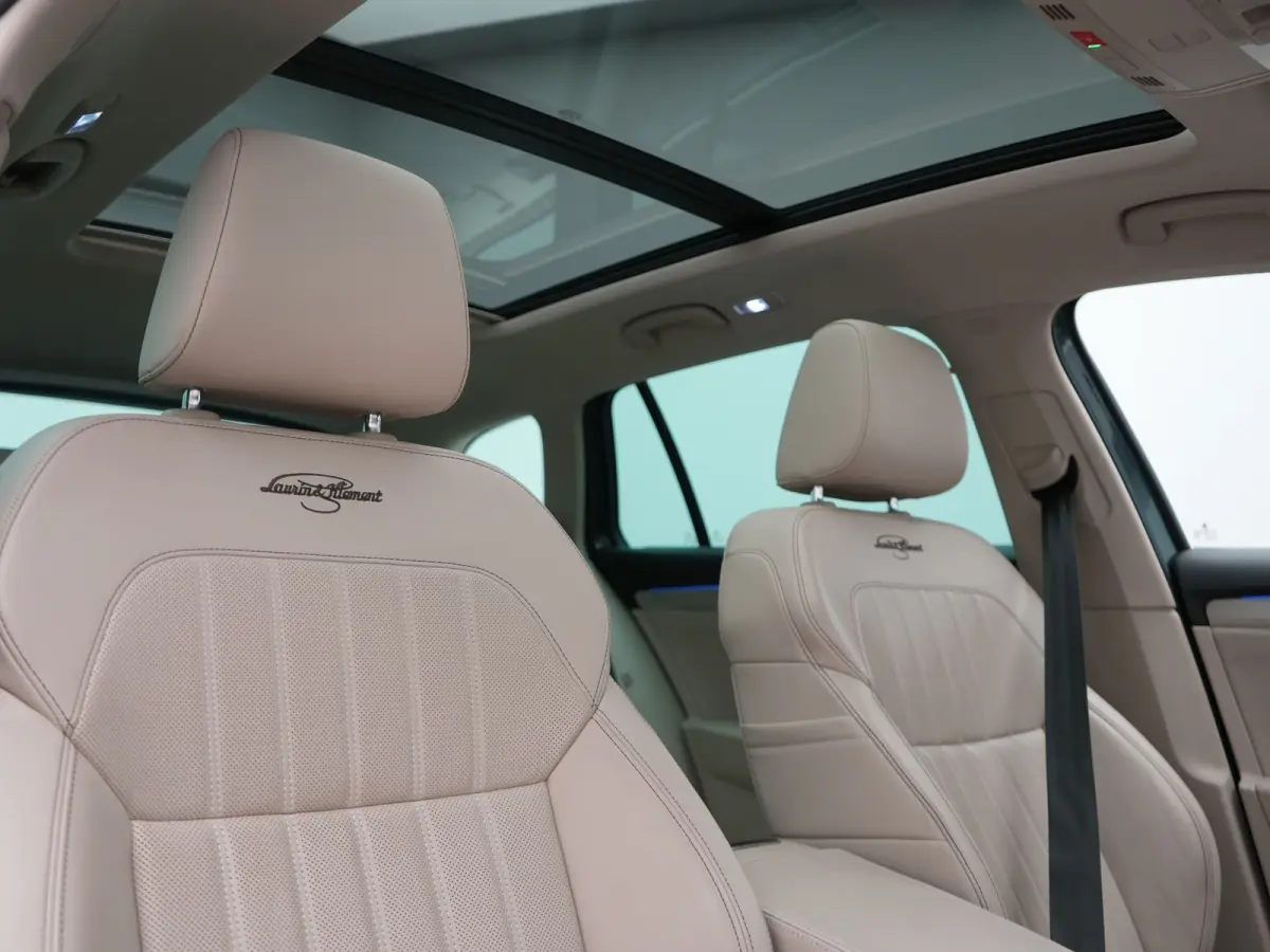 1.4 TSI iV Laurin & Klement PHEV 218pk Dealer O.H. | Trekhaak Af Fabriek | Panodak | Adaptive Cruise | 360 Camera | Canton Audio | Lederen Comfortstoelen Massage & Ventilatie & Memory | Crys