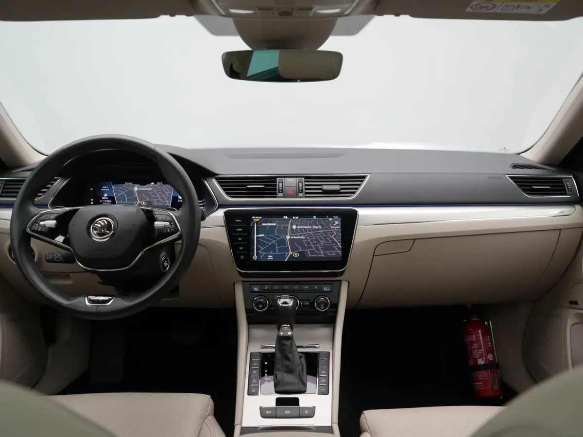 1.4 TSI iV Laurin & Klement PHEV 218pk Dealer O.H. | Trekhaak Af Fabriek | Panodak | Adaptive Cruise | 360 Camera | Canton Audio | Lederen Comfortstoelen Massage & Ventilatie & Memory | Crys