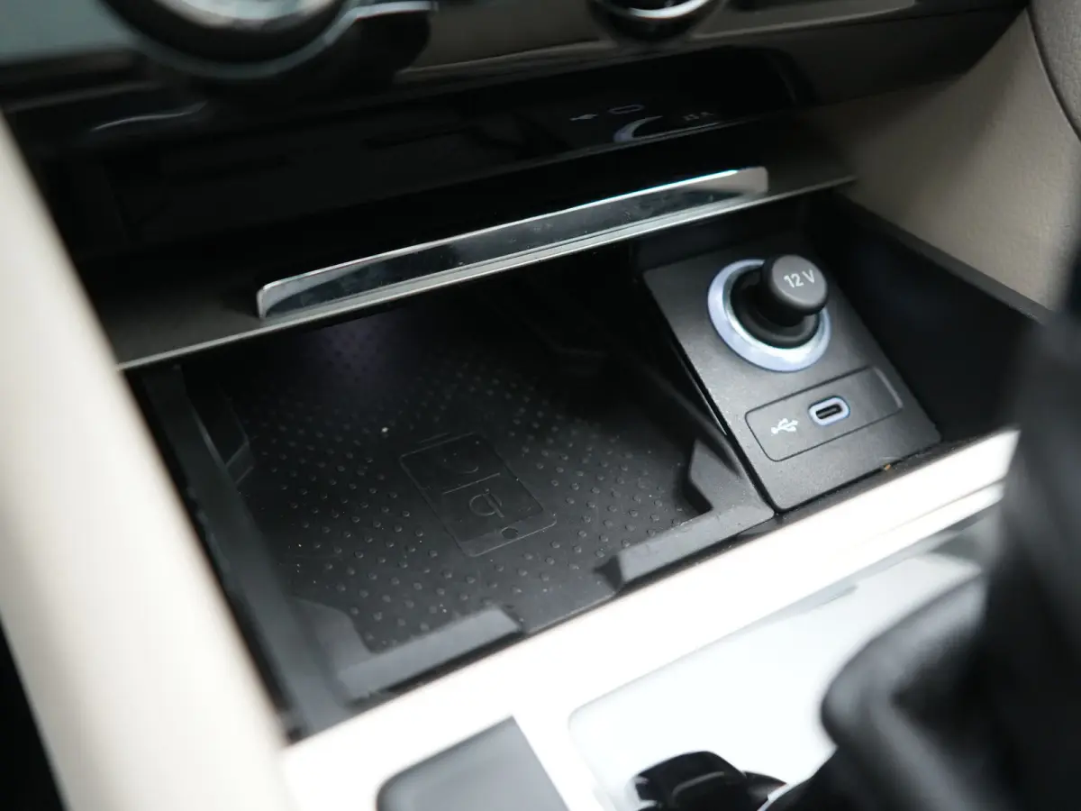 1.4 TSI iV Laurin & Klement PHEV 218pk Dealer O.H. | Trekhaak Af Fabriek | Panodak | Adaptive Cruise | 360 Camera | Canton Audio | Lederen Comfortstoelen Massage & Ventilatie & Memory | Crys