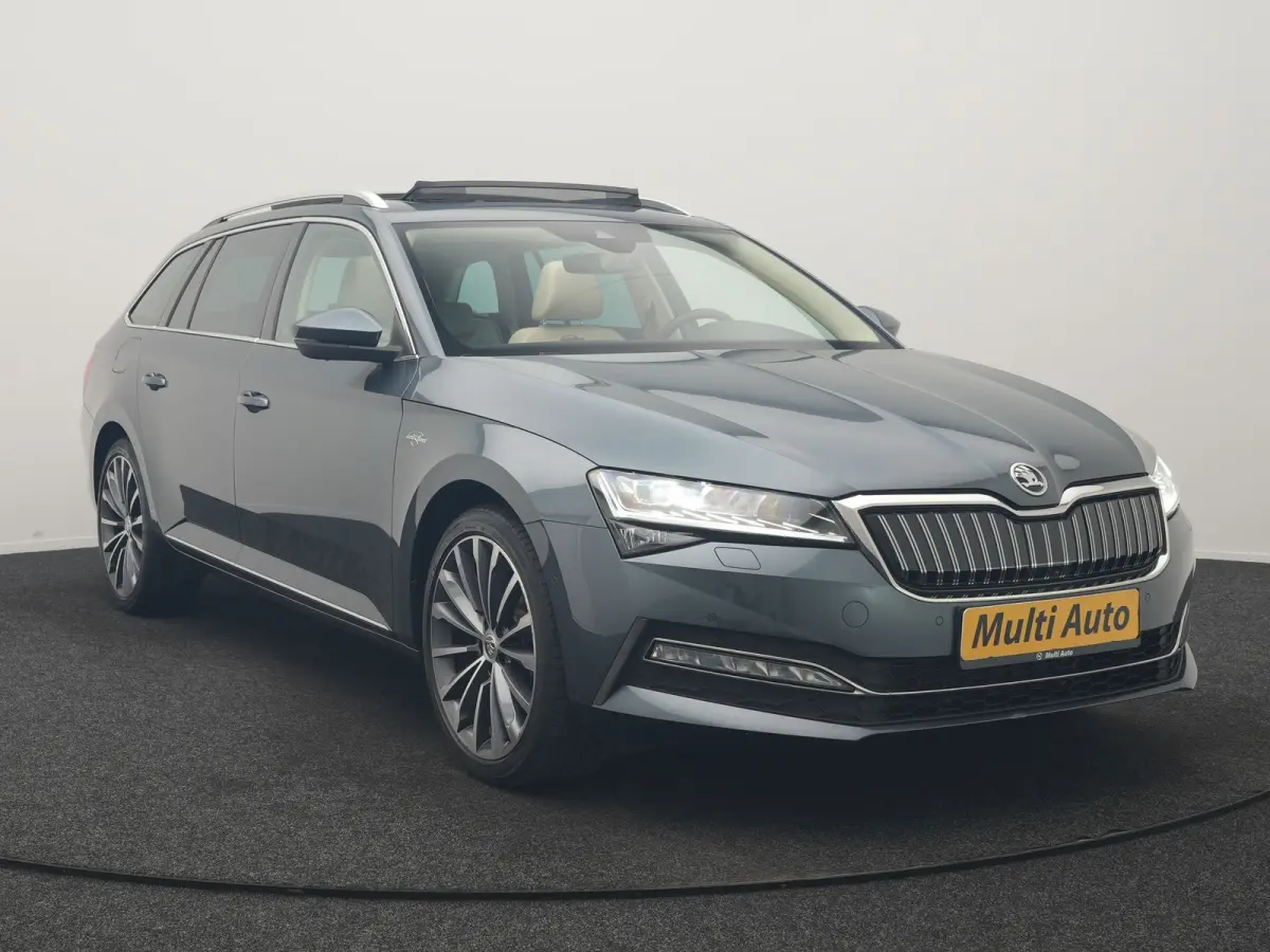 1.4 TSI iV Laurin & Klement PHEV 218pk Dealer O.H. | Trekhaak Af Fabriek | Panodak | Adaptive Cruise | 360 Camera | Canton Audio | Lederen Comfortstoelen Massage & Ventilatie & Memory | Crys